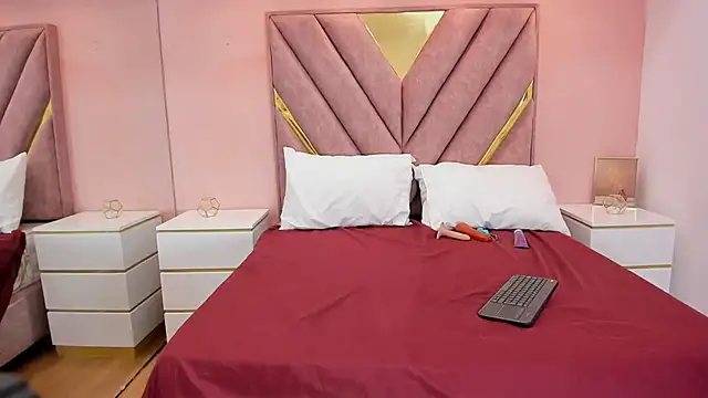 lily divine  online show from September 25, 2025, 7:20 pm