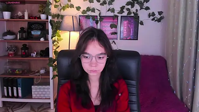 Elise Noir online show from October 6, 2025, 4:08 pm