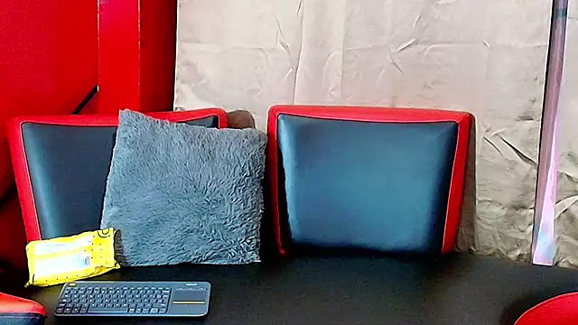 Selenegomezz online show from November 22, 2025, 7:46 pm