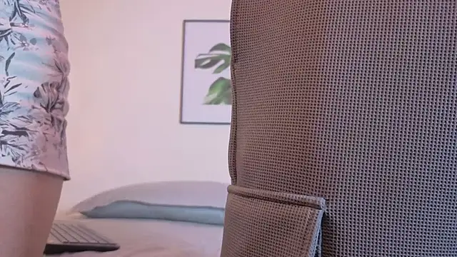 afrodita aares online show from April 15, 2026, 7:40 pm