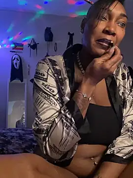 QUEENCALIMOD online show from October 15, 2025, 3:49 am