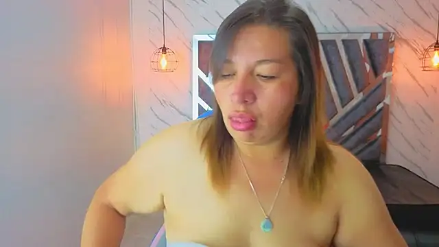 Snapshot of MaylinRosse_ chatting on June 24, 2026, 6:50 pm MaylinRosse online show from June 24, 2026, 6:50 pm