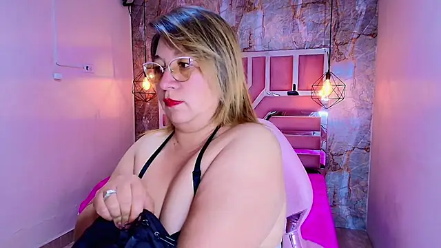 MaylinRosse  online show from February 12, 2026, 8:19 pm