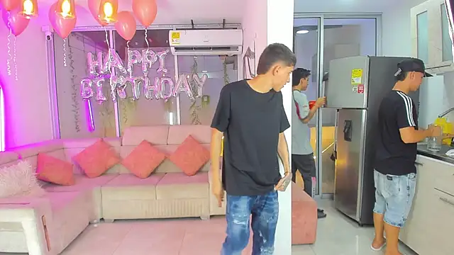 Snapshot of Houseofwarrios chatting on November 8, 2025, 5:55 am Houseofwarrios online show from November 8, 2025, 5:55 am