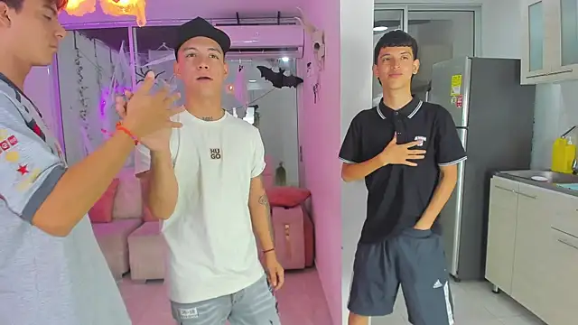 Snapshot of Houseofwarrios chatting on October 18, 2025, 5:20 am Houseofwarrios online show from October 18, 2025, 5:20 am