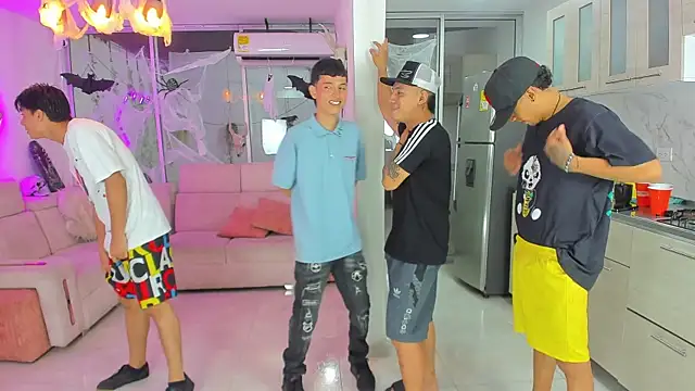 Snapshot of Houseofwarrios chatting on October 16, 2025, 5:27 am Houseofwarrios online show from October 16, 2025, 5:27 am