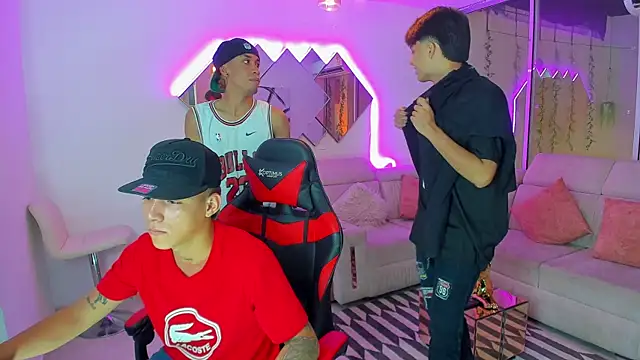 Snapshot of Houseofwarrios chatting on November 18, 2025, 4:05 am Houseofwarrios online show from November 18, 2025, 4:05 am