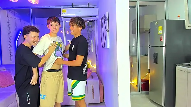 Snapshot of Houseofwarrios chatting on January 17, 2026, 5:33 am Houseofwarrios online show from January 17, 2026, 5:33 am