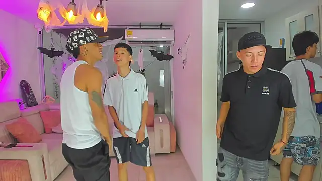 Snapshot of Houseofwarrios chatting on October 10, 2025, 5:52 am Houseofwarrios online show from October 10, 2025, 5:52 am