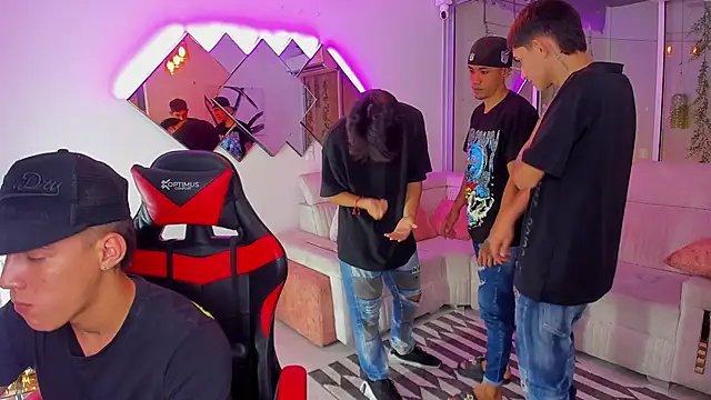 Snapshot of Houseofwarrios chatting on November 19, 2025, 4:01 am Houseofwarrios online show from November 19, 2025, 4:01 am