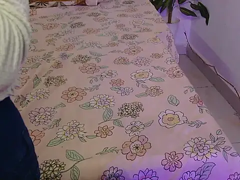 Snapshot of Lovelyy-couple chatting on October 13, 2025, 5:25 pm Lovelyy-couple online show from October 13, 2025, 5:25 pm