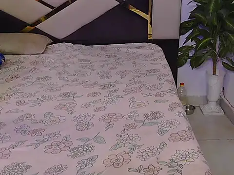 Snapshot of Lovelyy-couple chatting on November 1, 2025, 6:19 am Lovelyy-couple online show from November 1, 2025, 6:19 am