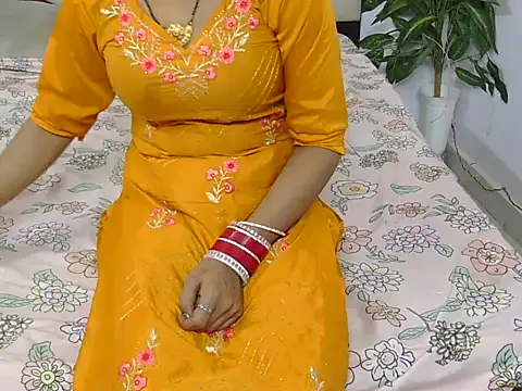 Snapshot of Lovelyy-couple chatting on October 22, 2025, 3:50 am Lovelyy-couple online show from October 22, 2025, 3:50 am