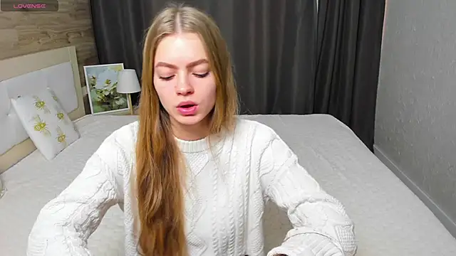 Alisa Glamour online show from November 5, 2025, 1:47 pm