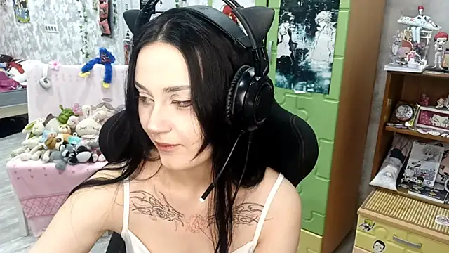 MiaJuiceee online show from October 3, 2025, 10:06 am
