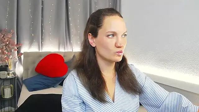 IvetaRayy online show from September 28, 2025, 12:23 pm