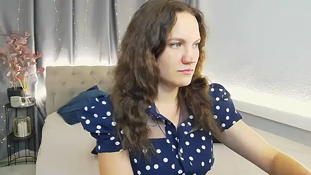 IvetaRayy online show from October 6, 2025, 2:07 pm