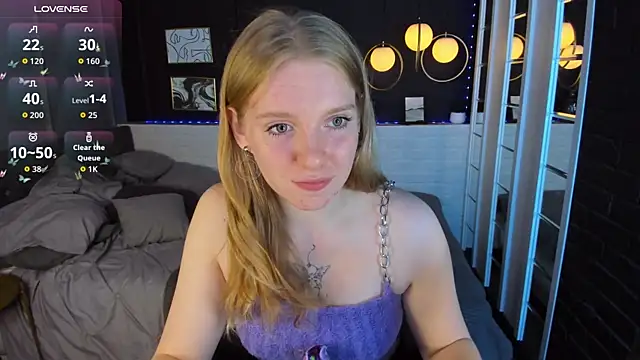 Layla Glam online show from September 21, 2025, 1:38 pm