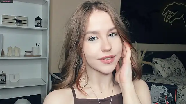 MaliaBourraine online show from May 17, 2026, 7:19 am