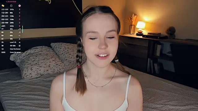 MaliaBourraine online show from December 17, 2025, 7:02 am