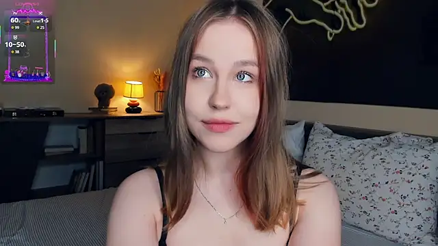 Snapshot of MaliaBourraine chatting on October 27, 2025, 7:09 am MaliaBourraine online show from October 27, 2025, 7:09 am