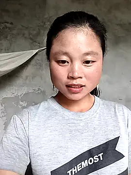 clara-cute online show from September 25, 2025, 5:02 am