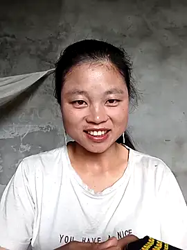 clara-cute online show from October 4, 2025, 4:47 am