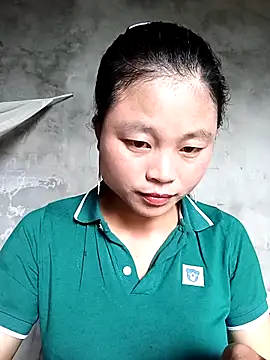 clara-cute online show from October 2, 2025, 4:49 am