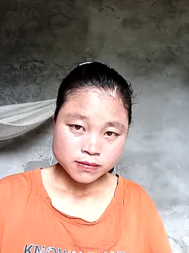 clara-cute online show from October 6, 2025, 4:46 am