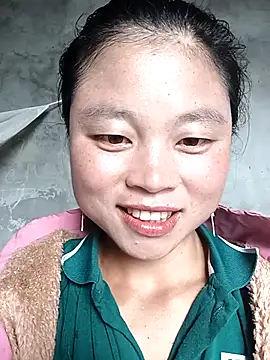clara-cute online show from October 1, 2025, 5:01 am