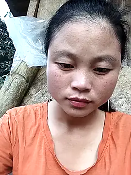 clara-cute online show from October 5, 2025, 10:28 am