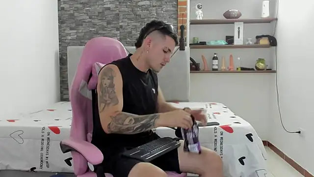 BooyHott  online show from January 10, 2026, 7:20 pm