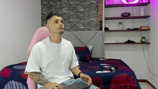 BooyHott  online show from February 21, 2026, 7:38 pm