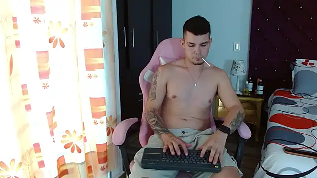 BooyHott  online show from October 23, 2025, 8:18 pm