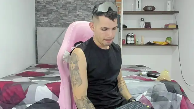 BooyHott  online show from February 12, 2026, 7:24 pm