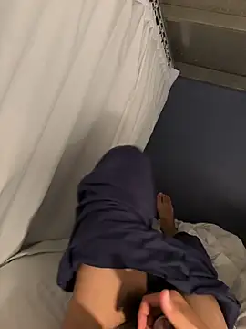 leeyoung  online show from November 4, 2025, 5:17 pm