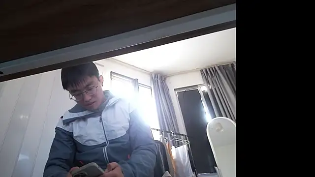 leeyoung  online show from December 16, 2025, 7:56 am