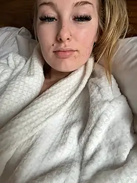 Snapshot of SEXY-BLONDE-AMBER chatting on March 16, 2026, 2:32 pm SEXY-BLONDE-AMBER online show from March 16, 2026, 2:32 pm