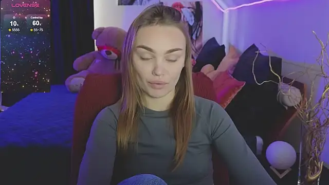 KitsyMoore online show from October 21, 2025, 1:10 pm