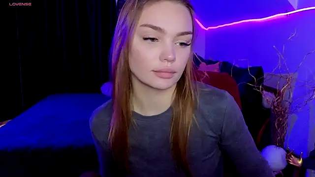 KitsyMoore online show from November 29, 2025, 1:11 pm