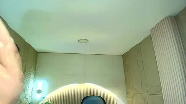 dany r  online show from April 13, 2026, 12:42 pm