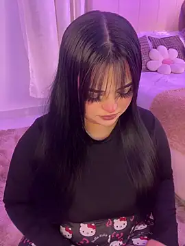 Mericute  online show from April 1, 2026, 11:45 pm