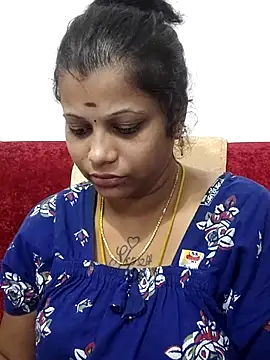 sweetqueen143 online show from April 19, 2026, 2:56 am