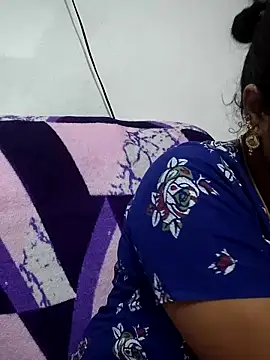 sweetqueen143 online show from May 12, 2026, 3:18 pm