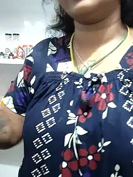 sweetqueen143 online show from April 3, 2026, 5:08 pm