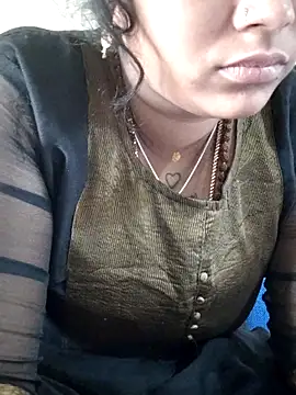 sweetqueen143 online show from November 15, 2025, 6:28 am