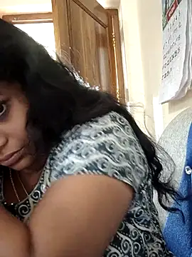 sweetqueen143 online show from October 9, 2025, 4:02 am