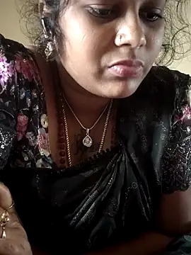 sweetqueen143 online show from November 11, 2025, 4:29 am