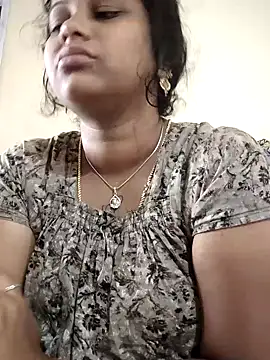 sweetqueen143 online show from October 8, 2025, 3:52 am