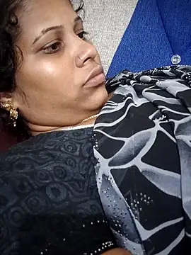 sweetqueen143 online show from October 10, 2025, 4:52 pm